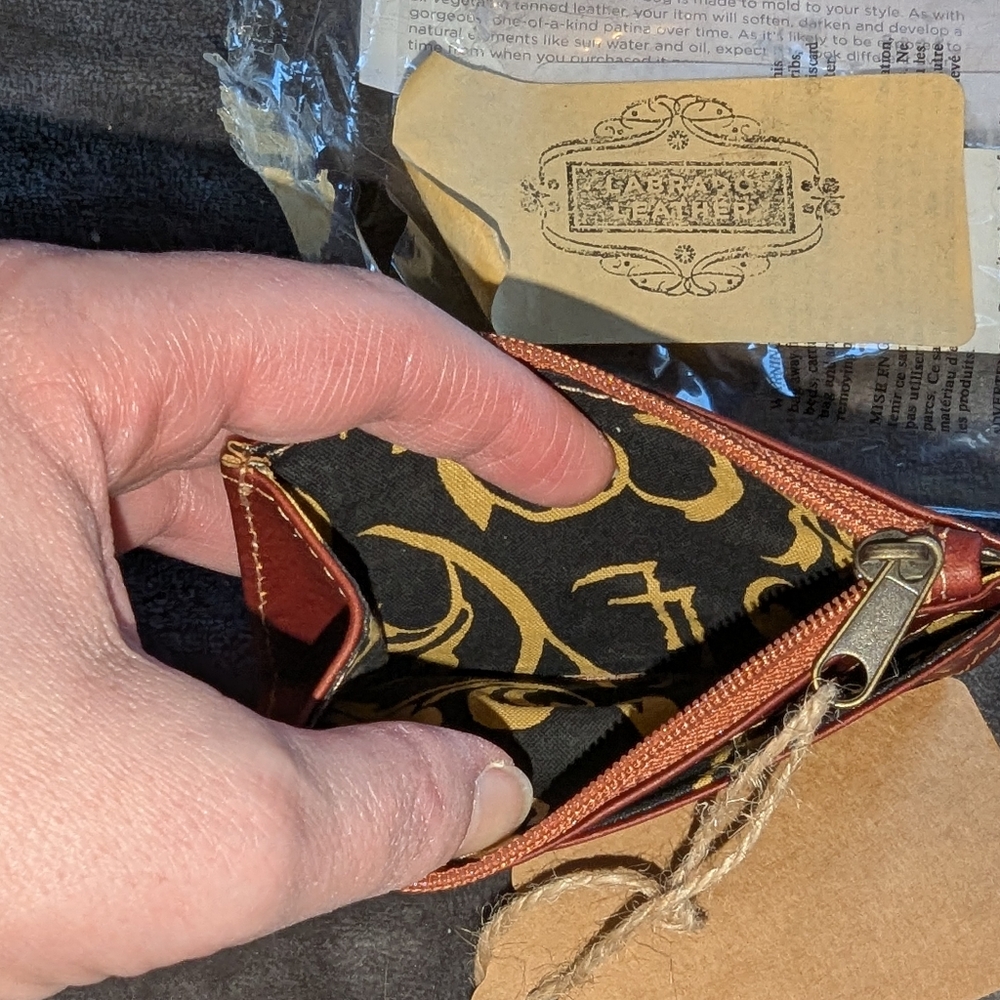 Labrado Leather - Rich Brown "Tart" Hand-Tooled Small Coin Purse - NWT - Picture 4 of 6